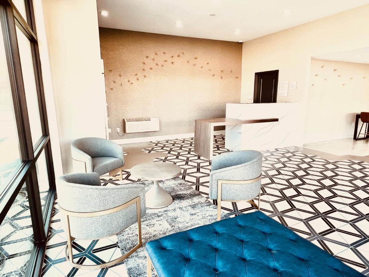 Отель Ramada By Wyndham Modesto Yosemite Area Экстерьер фото