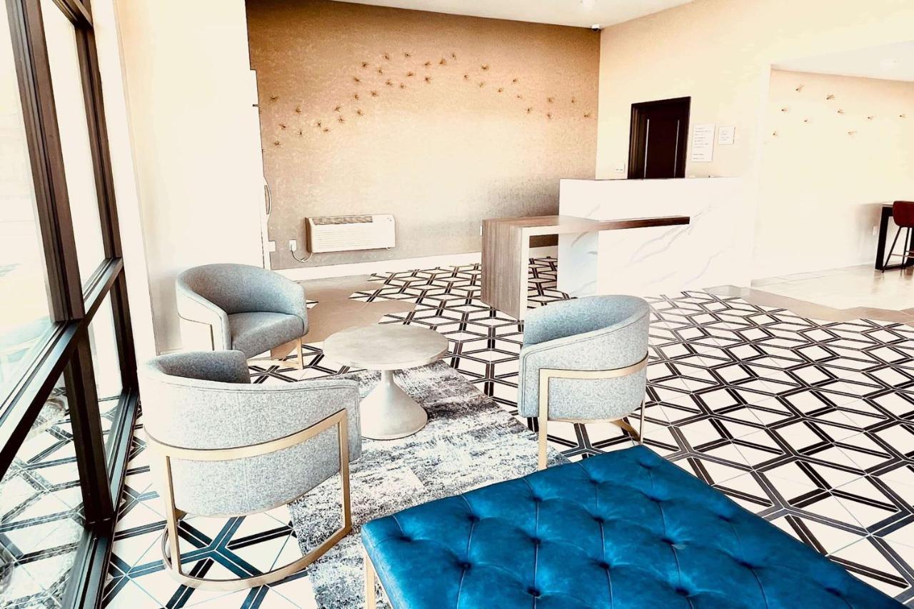 Отель Ramada By Wyndham Modesto Yosemite Area Экстерьер фото