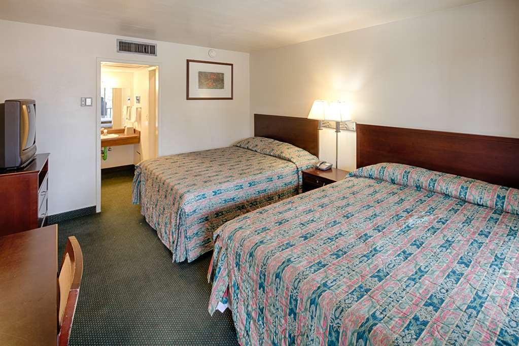 Отель Ramada By Wyndham Modesto Yosemite Area Номер фото